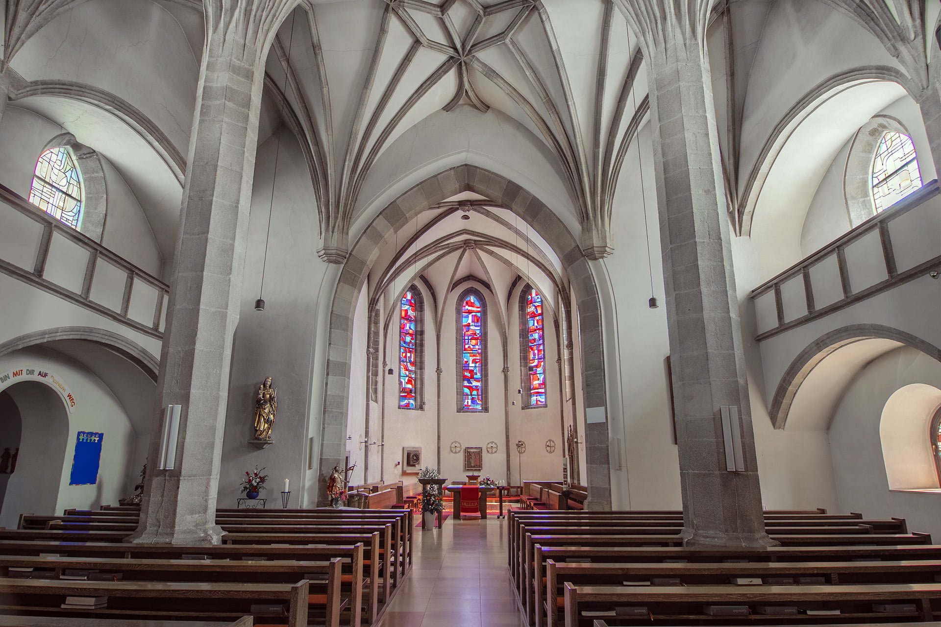 Innenraum der Stadtpfarrkirche Perg