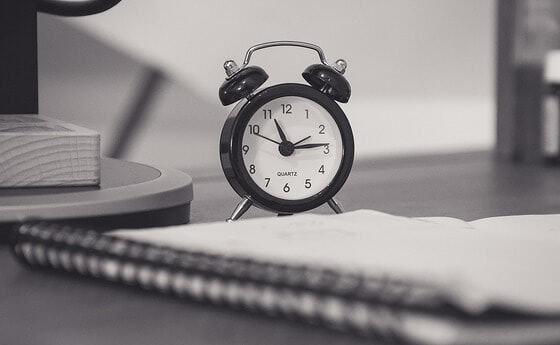 https://pixabay.com/de/zeit-uhr-gesch%C3%A4ft-quarz-werkzeug-3096535/